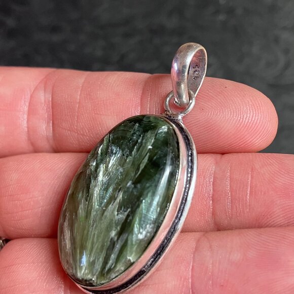 Gorgeous Seraphinite Stone Pendant Crystal Gemstone Jewelry - Picture 4 of 6